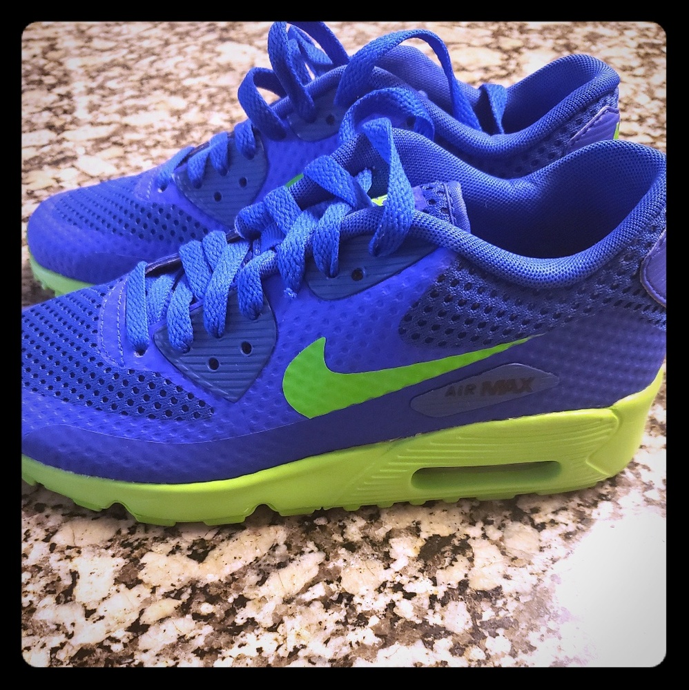 New Nike womens size 6